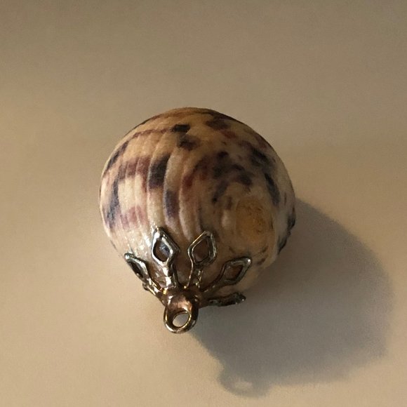 Seashell Pendant Necklace with Gold Fascinator - Picture 3 of 5